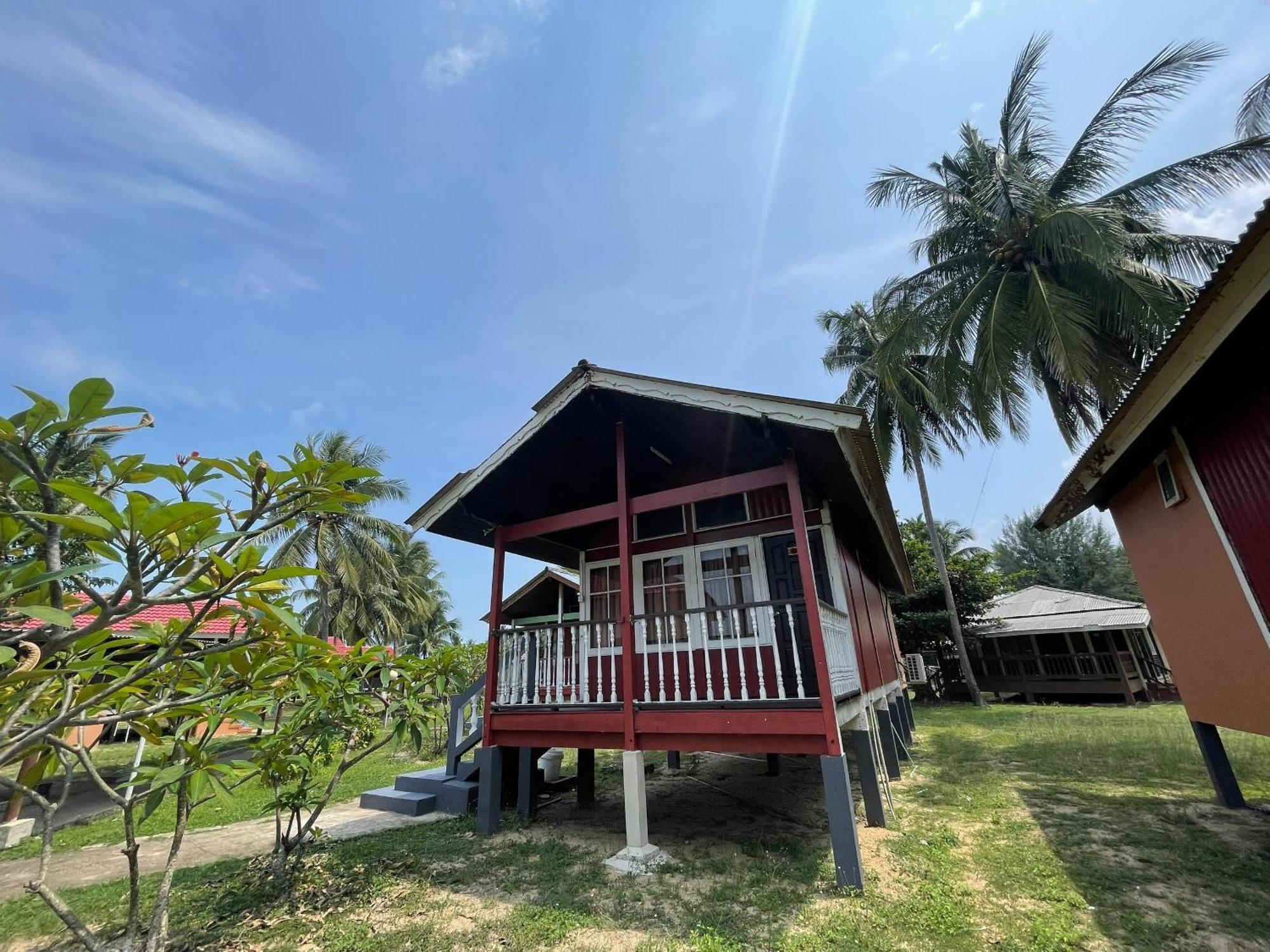Pcb Beach Resort Кота-Бару Экстерьер фото